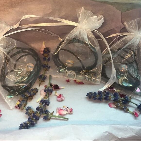 MOONSTONE & MOTHER OF PEARL NECKLACE - Picture 13 of 13